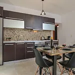 Daire Sky View House *